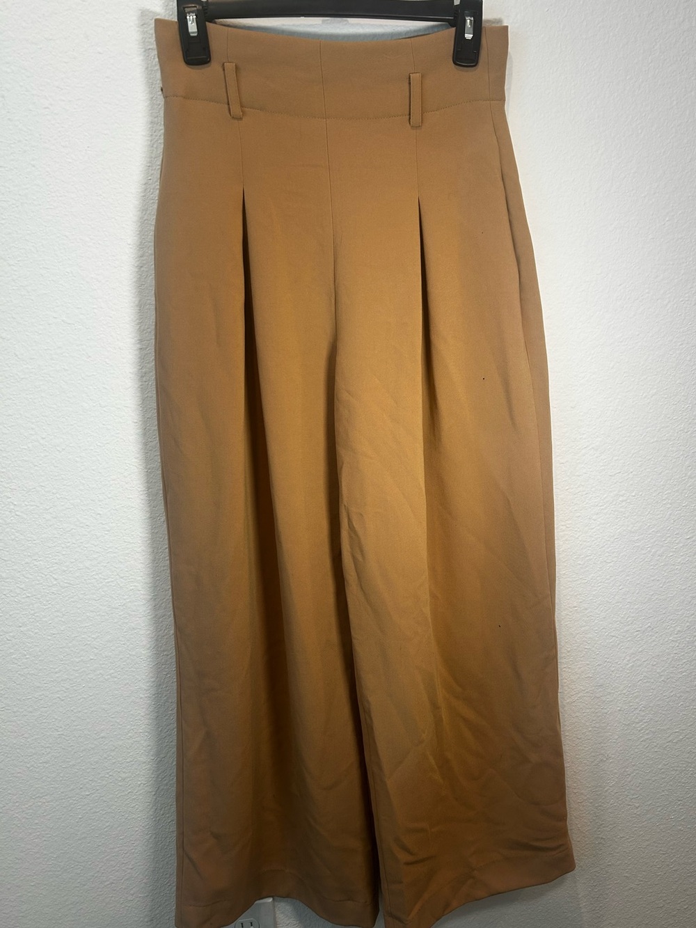 BCBGMaxAzria Camel Wide-Leg Pleated Trousers